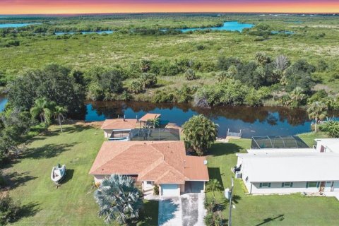 House in Punta Gorda, Florida 2 bedrooms, 98.85 sq.m. № 1911113 - photo 1
