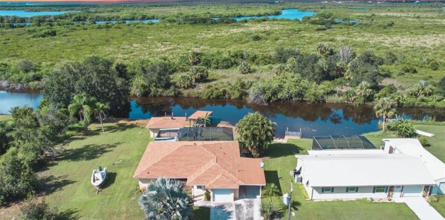 House in Punta Gorda, Florida 2 bedrooms, 98.85 sq.m. № 1911113