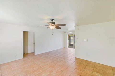 House in Punta Gorda, Florida 2 bedrooms, 98.85 sq.m. № 1911113 - photo 4