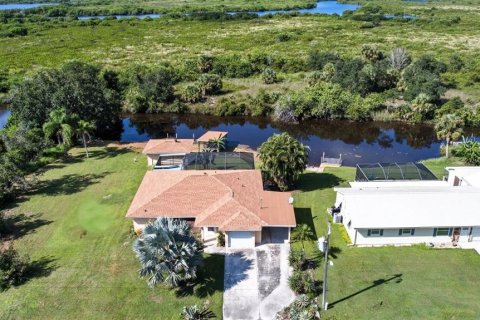 House in Punta Gorda, Florida 2 bedrooms, 98.85 sq.m. № 1911113 - photo 29