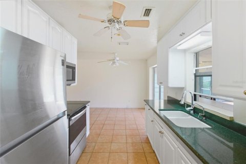 House in Punta Gorda, Florida 2 bedrooms, 98.85 sq.m. № 1911113 - photo 9