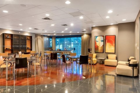 Condo in Surfside, Florida, 2 bedrooms  № 1998703 - photo 25