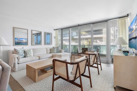 Condo in Surfside, Florida, 2 bedrooms  № 1998703 - photo 3