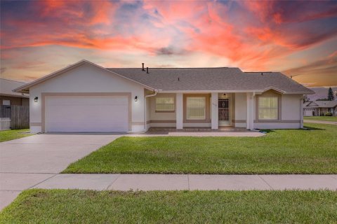 House in Orlando, Florida 3 bedrooms, 136.57 sq.m. № 1885863 - photo 1