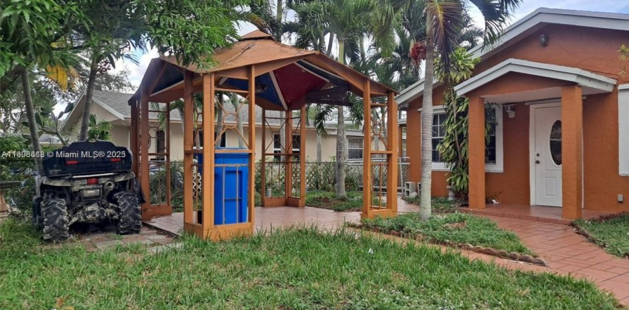 Villa ou maison à West Park, Floride 3 chambres, 167.22 m2 № 1865066