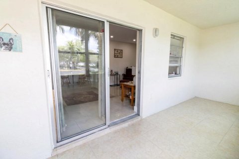 Купить кондоминиум в Тамарак, Флорида 3 комнаты, 87.33м2, № 2249659 - фото 12