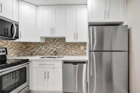 Купить кондоминиум в Тамарак, Флорида 3 комнаты, 87.33м2, № 2249659 - фото 3