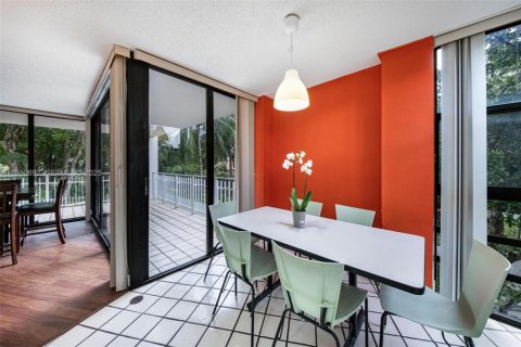 Condo in Miami, Florida, 3 bedrooms № 1989458 - photo 7