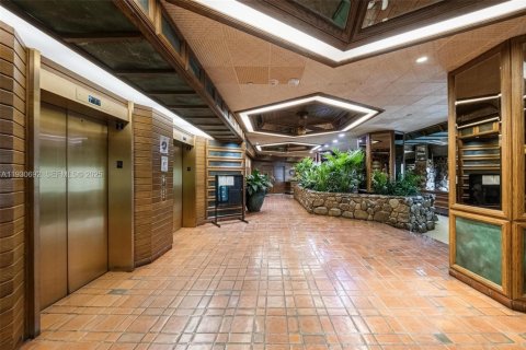 Condo in Miami, Florida, 3 bedrooms № 1989458 - photo 25