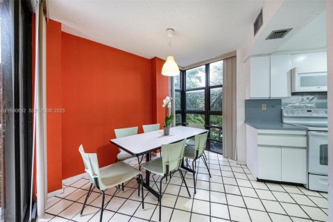 Condo in Miami, Florida, 3 bedrooms № 1989458 - photo 6