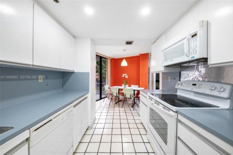 Condo in Miami, Florida, 3 bedrooms № 1989458 - photo 5