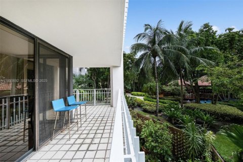Condo in Miami, Florida, 3 bedrooms № 1989458 - photo 21