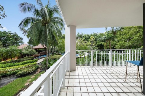 Condo in Miami, Florida, 3 bedrooms № 1989458 - photo 17