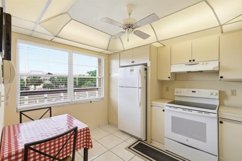Condo in Coconut Creek, Florida, 2 bedrooms № 2259827 - photo 14