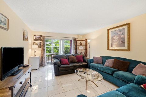 Condo in Coconut Creek, Florida, 2 bedrooms № 2259827 - photo 4
