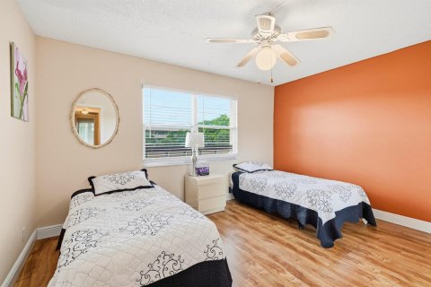 Condo in Coconut Creek, Florida, 2 bedrooms № 2259827 - photo 7