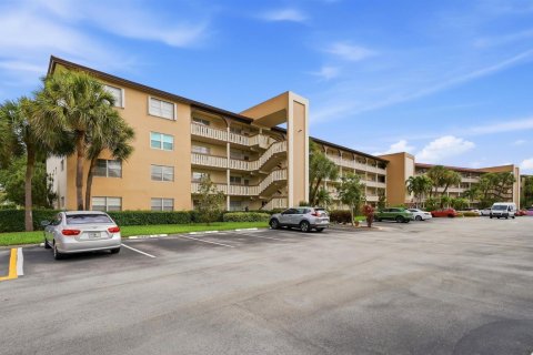 Condo in Coconut Creek, Florida, 2 bedrooms № 2259827 - photo 29