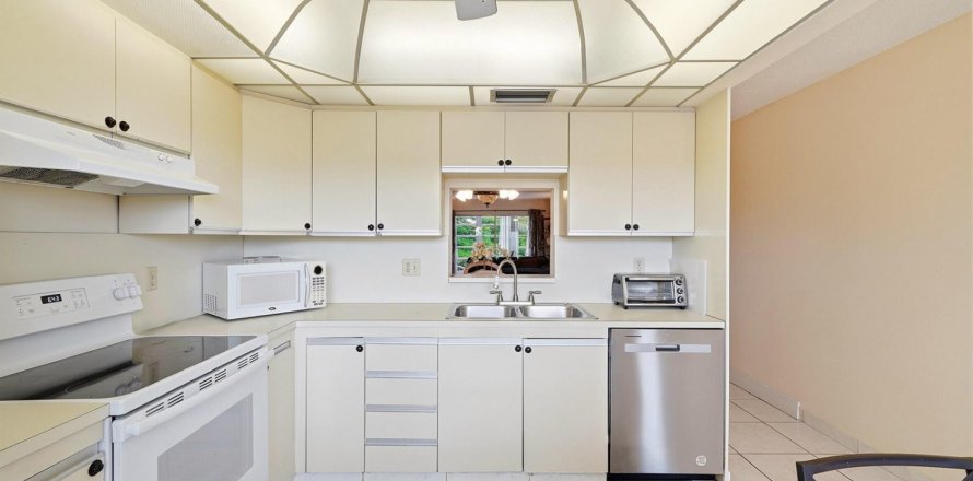 Condo in Coconut Creek, Florida, 2 bedrooms № 2259827