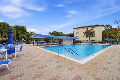 Condo in Coconut Creek, Florida, 2 bedrooms № 2259827 - photo 8