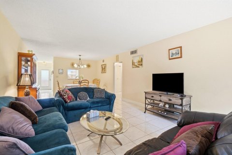 Condo in Coconut Creek, Florida, 2 bedrooms № 2259827 - photo 23