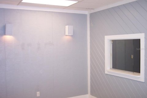 Propiedad comercial en alquiler en Lake Wales, Florida, 108.88 m2 № 1254898 - foto 11