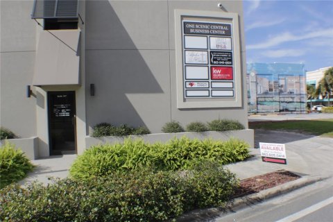 Propiedad comercial en alquiler en Lake Wales, Florida, 108.88 m2 № 1254898 - foto 4