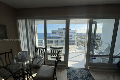 Condominio en alquiler en Fort Lauderdale, Florida, 2 dormitorios, 150.5 m2 № 2032648 - foto 14