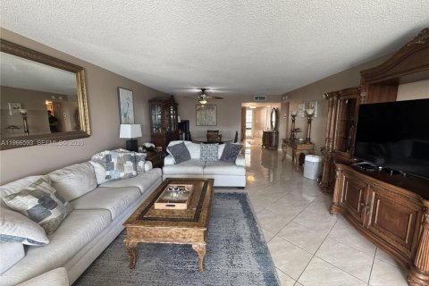 Condominio en alquiler en Fort Lauderdale, Florida, 2 dormitorios, 150.5 m2 № 2032648 - foto 8