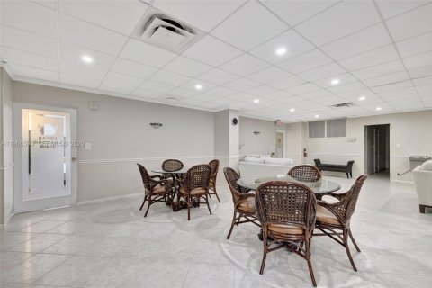 Condominio en alquiler en Fort Lauderdale, Florida, 2 dormitorios, 150.5 m2 № 2032648 - foto 28
