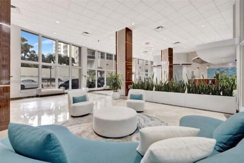 Condominio en alquiler en Fort Lauderdale, Florida, 2 dormitorios, 150.5 m2 № 2032648 - foto 24