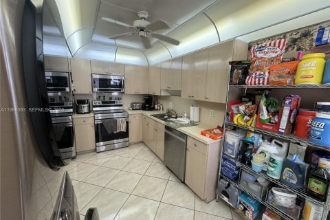 Condominio en alquiler en Fort Lauderdale, Florida, 2 dormitorios, 150.5 m2 № 2032648 - foto 11