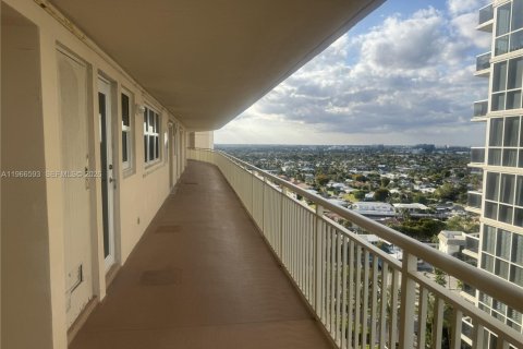 Condominio en alquiler en Fort Lauderdale, Florida, 2 dormitorios, 150.5 m2 № 2032648 - foto 6