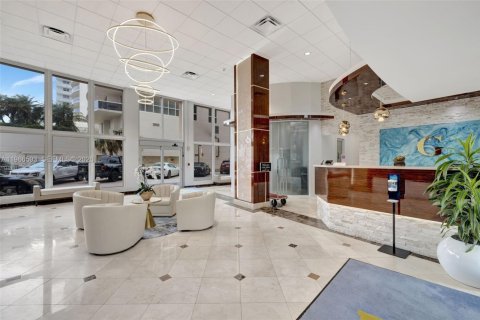 Condominio en alquiler en Fort Lauderdale, Florida, 2 dormitorios, 150.5 m2 № 2032648 - foto 23