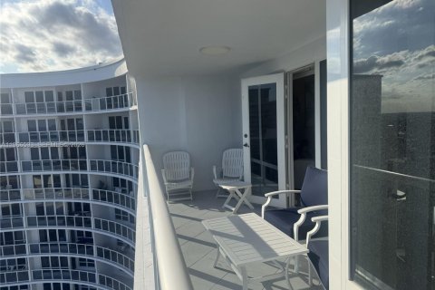 Condominio en alquiler en Fort Lauderdale, Florida, 2 dormitorios, 150.5 m2 № 2032648 - foto 5