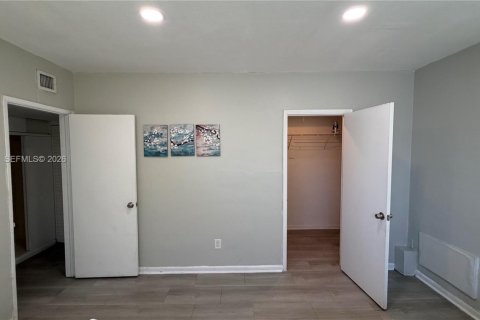 Casa en alquiler en Bay Harbor Islands, Florida, 2 dormitorios, 71.53 m2 № 2048154 - foto 15