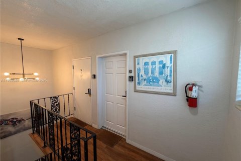 Casa en alquiler en Bay Harbor Islands, Florida, 2 dormitorios, 71.53 m2 № 2048154 - foto 17