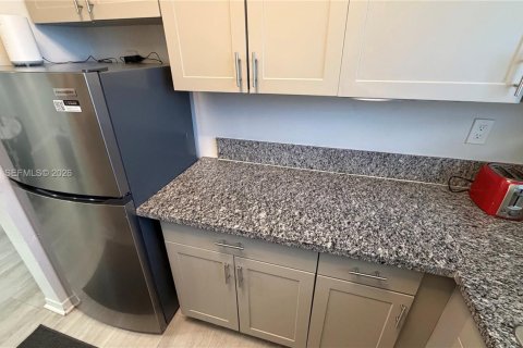 Casa en alquiler en Bay Harbor Islands, Florida, 2 dormitorios, 71.53 m2 № 2048154 - foto 9