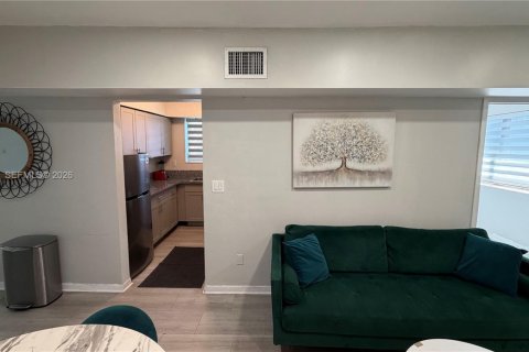 Casa en alquiler en Bay Harbor Islands, Florida, 2 dormitorios, 71.53 m2 № 2048154 - foto 7