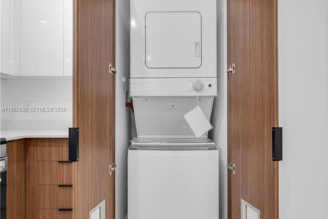 House in Miami, Florida 2 bedrooms, 67.82 sq.m. № 2043203 - photo 6