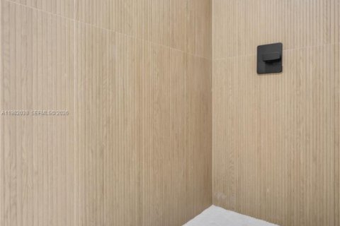 House in Miami, Florida 2 bedrooms, 67.82 sq.m. № 2043203 - photo 11