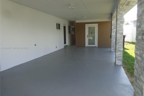 Villa ou maison à vendre à St. Lucie, Floride: 3 chambres, 172.98 m2 № 2024720 - photo 10