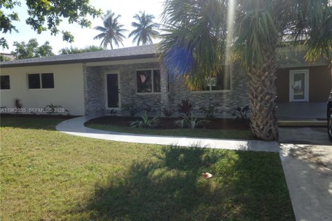 Villa ou maison à vendre à St. Lucie, Floride: 3 chambres, 172.98 m2 № 2024720 - photo 2