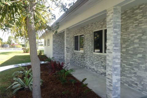 Villa ou maison à vendre à St. Lucie, Floride: 3 chambres, 172.98 m2 № 2024720 - photo 3