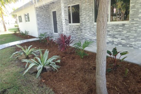 Villa ou maison à vendre à St. Lucie, Floride: 3 chambres, 172.98 m2 № 2024720 - photo 4