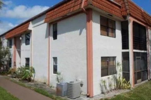 Condo in Miami, Florida, 2 bedrooms  № 2040584 - photo 14