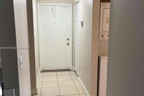 Condo in Miami, Florida, 2 bedrooms  № 2040584 - photo 8