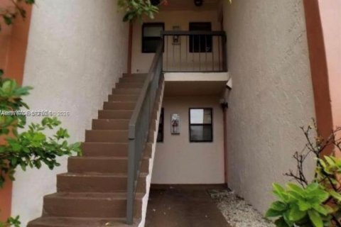 Condo in Miami, Florida, 2 bedrooms  № 2040584 - photo 15