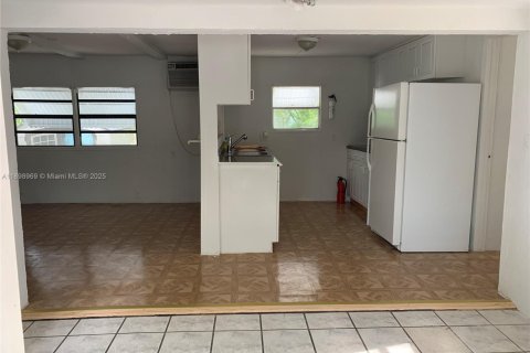 Снять в аренду квартиру в Ки-Ларго, Флорида 3 спальни, 78.6м2, № 1951144 - фото 3