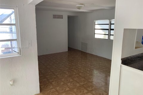 Снять в аренду квартиру в Ки-Ларго, Флорида 3 спальни, 78.6м2, № 1951144 - фото 4