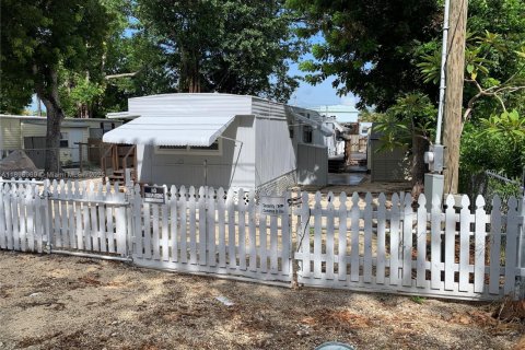 Снять в аренду квартиру в Ки-Ларго, Флорида 3 спальни, 78.6м2, № 1951144 - фото 2